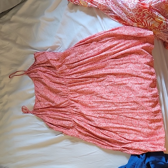 3 XL womens old navy (2) short dresses and (1) blue romper - Picture 4 of 5